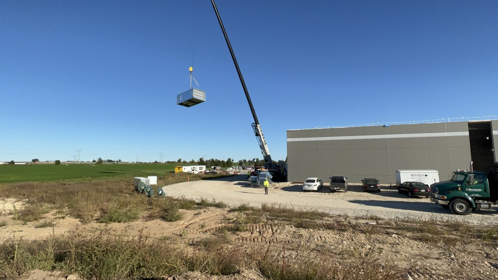 9-22-22: HVAC equipment is crane-lifted to the rooftop