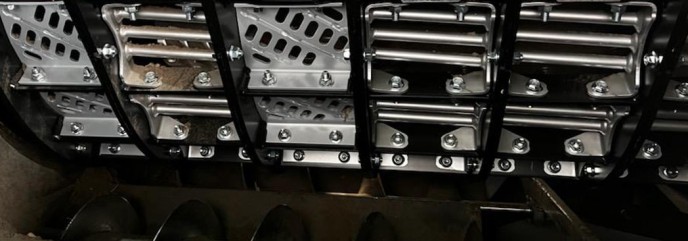 Contre-batteurs KX7 installés dans une moissonneuse-batteuse John Deere